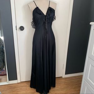 Elegant Nylon Black Lace Trim nightgown